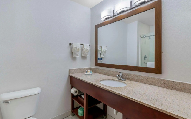 Comfort Suites Lake Geneva East