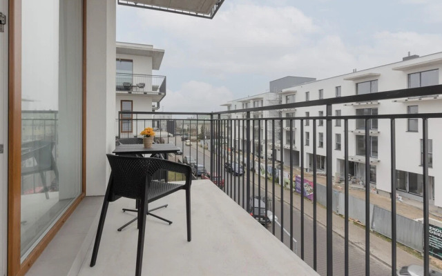 Piaseczno Modern Apartment by Renters
