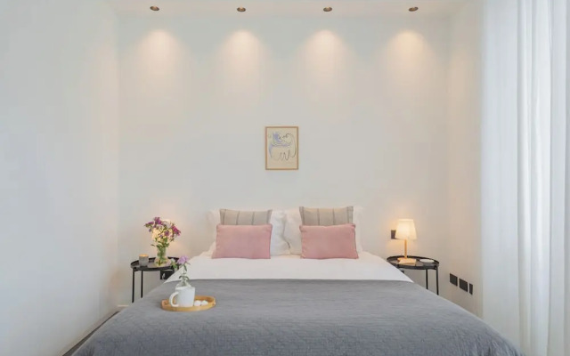 Piccola Como Lotus by Rent all Como