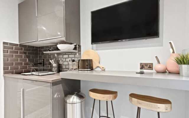 Designer 1 Bed apt W/terrace Sleeps 3 in Camden