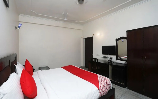 OYO 22270 Sky Inn
