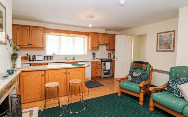 2 Garnish Court