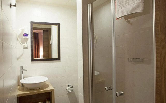 V Hotel Bencoolen