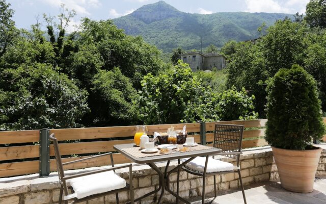 Gamila Rocks Mountain Hotel