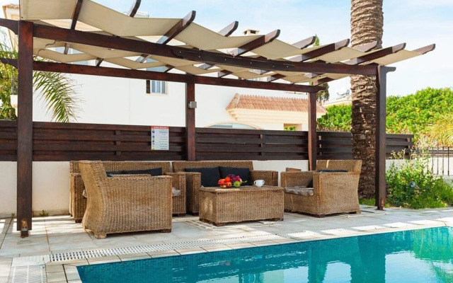 Oceania Paralimni in Paralimni