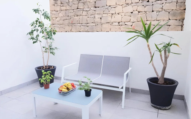 Elise Apartments