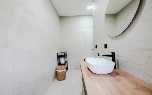 Luxury apt Near Beach w big Terrace and sea View