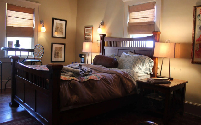 Marble Hill Inn