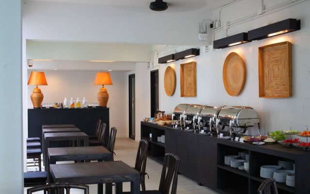 99 The Gallery Hotel