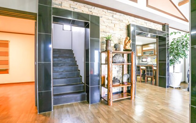 Seogwipo White Castle Pension