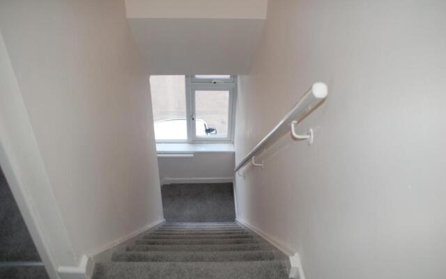 3 Bedroom Apartment Coventry - Hosted by Coventry Accommodation