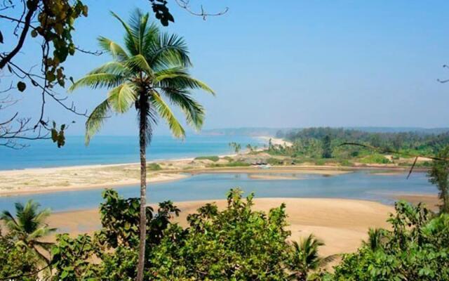 juSTa  Morjim Beach Resort and Spa
