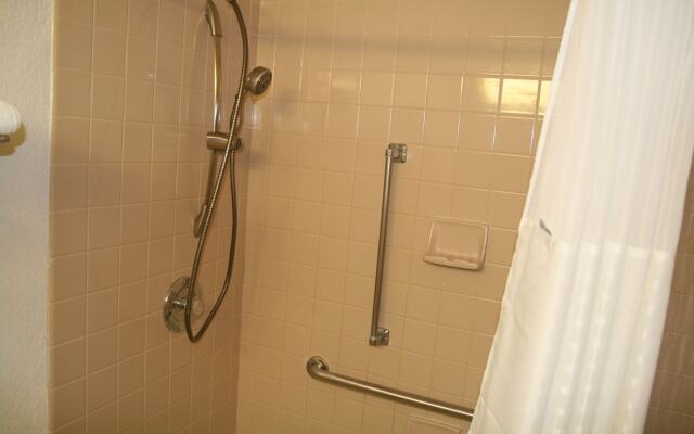 Howard Johnson by Wyndham Hattiesburg