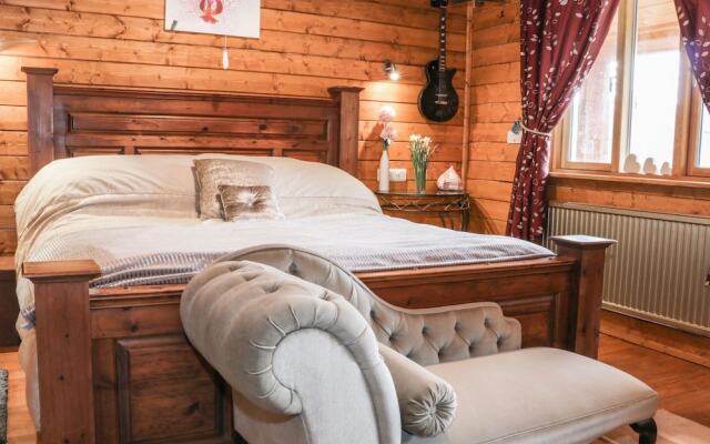 The Gathering - Apple Cabin