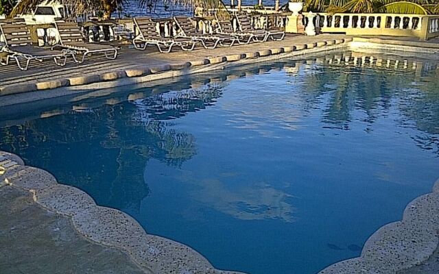 Cariblue Beach Hotel And Scuba Diving Resort
