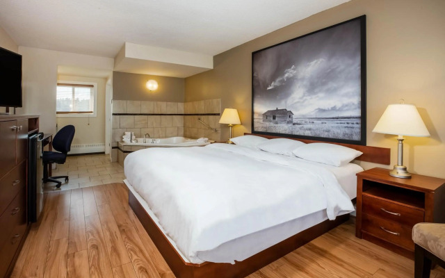 Super 8 by Wyndham Smoky Lake