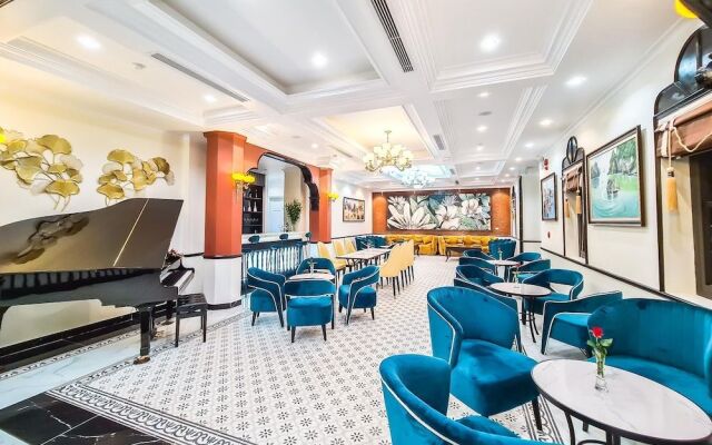 Dragon Hotel