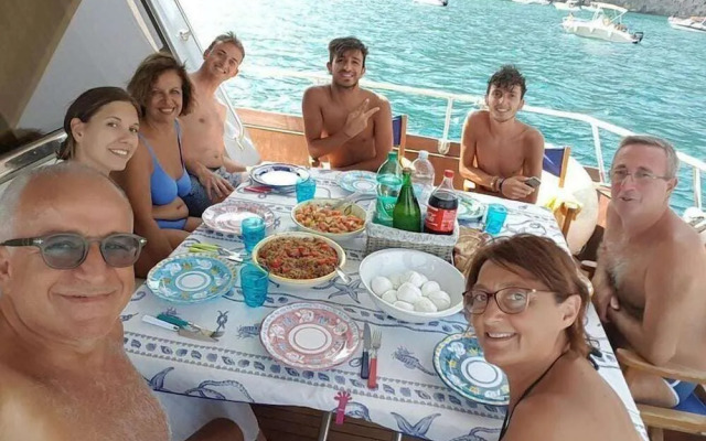 Akhir Cruise Charter