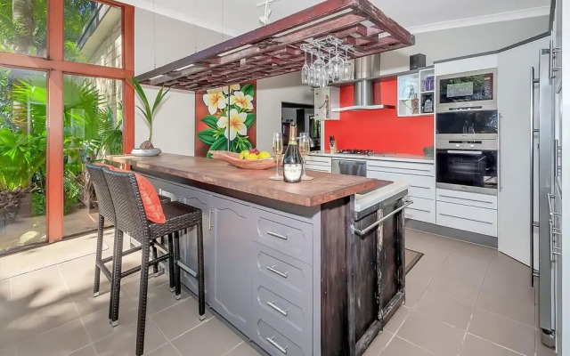 Unique, Tropical Rainforest Getaway