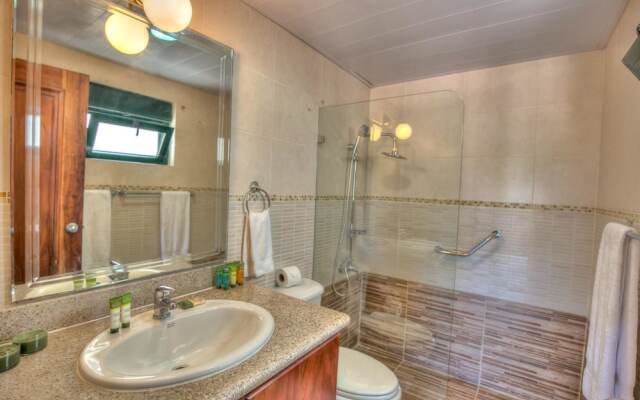 Incredible Oceanfront 3 Bedroom Apartment S-b201