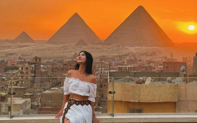 Celia Pyramids View inn