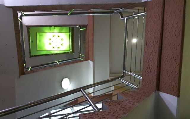 Glorious Hotel & Suites