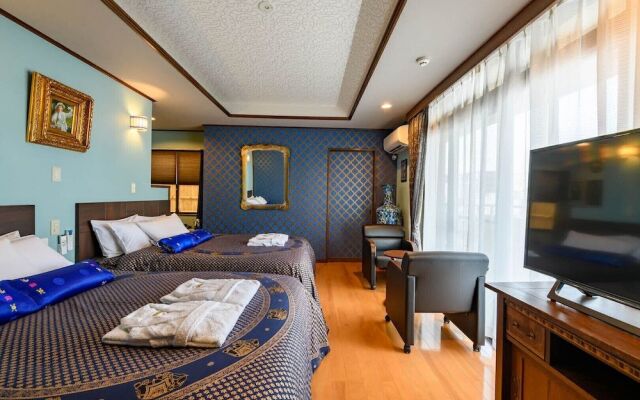 Strata Hotel