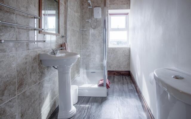 Dragons Den - 2 Bedroom Apartment - Tenby