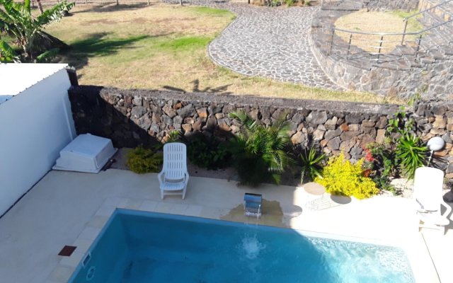 Villa With 3 Bedrooms in Calodyne, With Wonderful sea View, Private Po