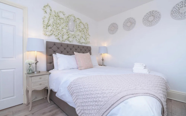 Gloucester Place Townhouse with Hot Tub