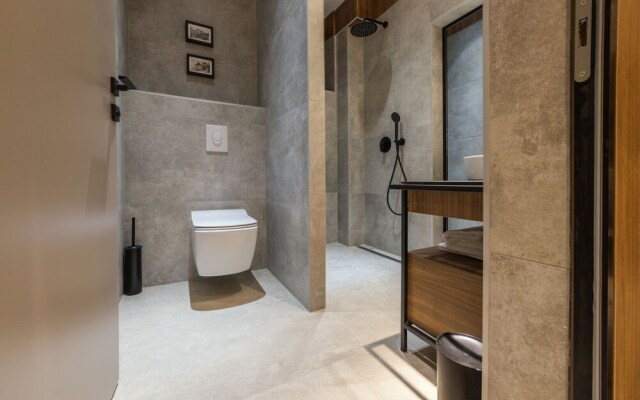 Dezman Luxury Center