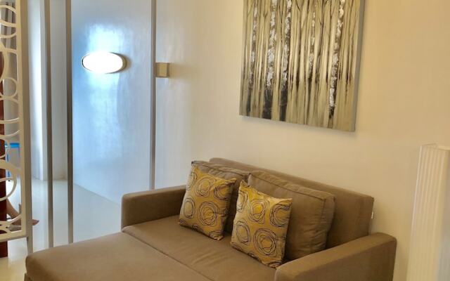 Dr. Calayan's Cozy Wind Residences Tagaytay Taal View