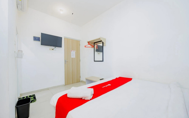 RedDoorz @ Bellina Inn Near RS Panti Wilasa Semarang – Guest Rooms – Semarang