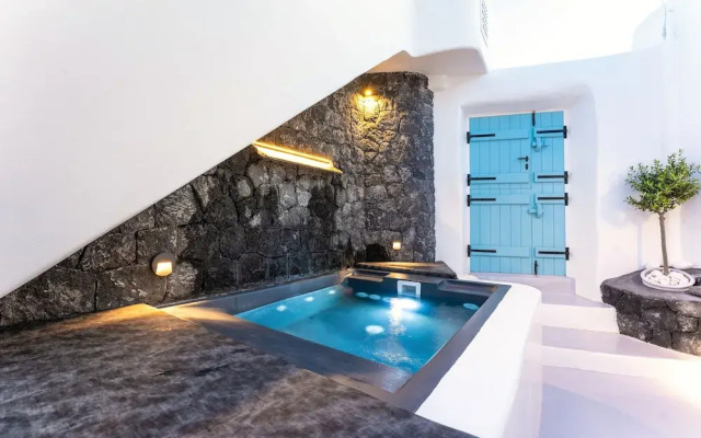Kalamia Cave House