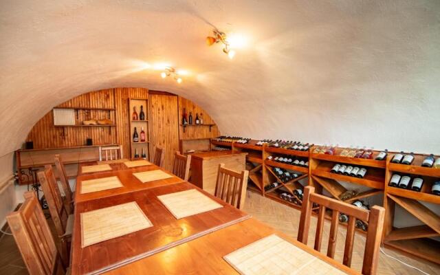 Bed&Wood in Center of Oradea 1