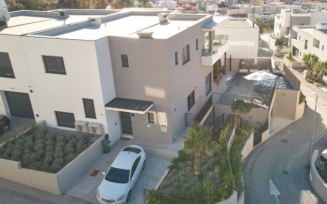 Luxury Villa Natali With Pool,terrace and sea View