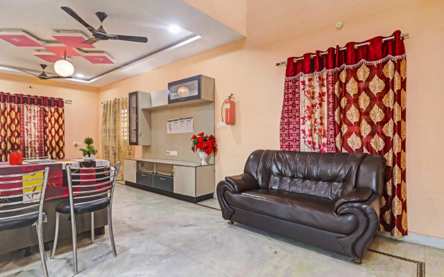 OYO Royal Stay Near Mantra Mall