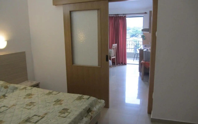 Apartment on Vitodolska 4