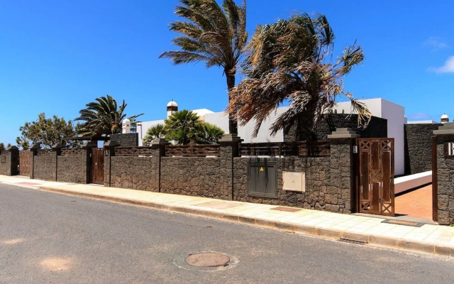 Belvilla by OYO Villa A