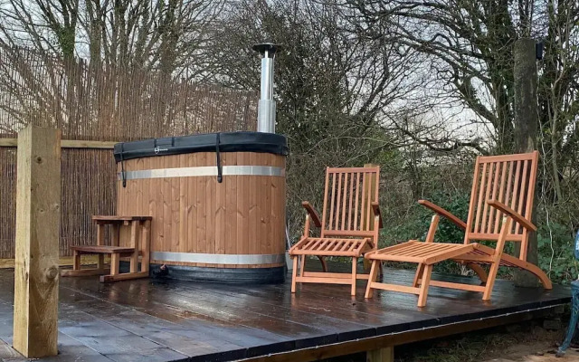Tranquil Cabin Retreat Near Chepstow