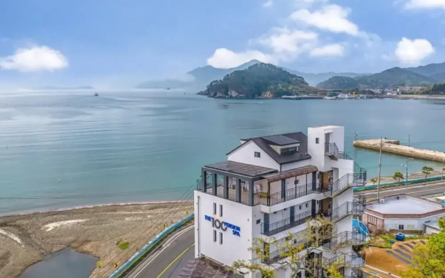 Geojedo The 100 Spa & Poolvilla Pension