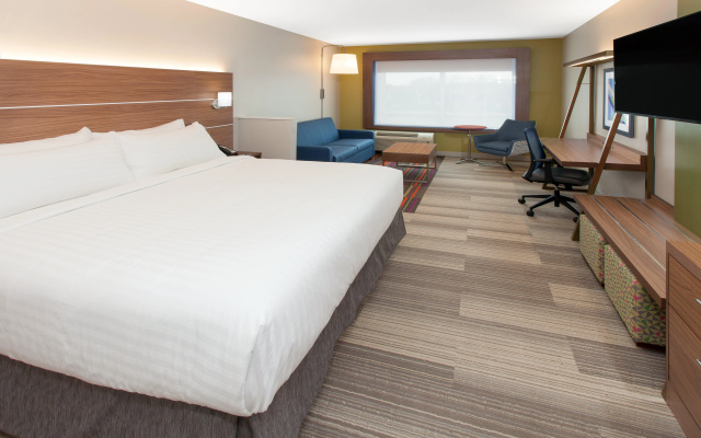 Holiday Inn Express and Suites Detroit/Sterling Heights by IHG