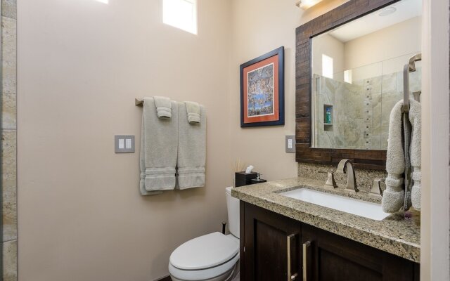 Casa Monument 3 Bedroom Home by RedAwning