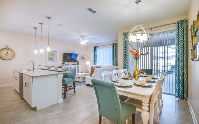 Romeo Circle Villa Storey Lake