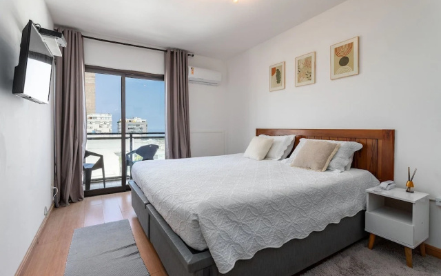 (902-B) Studio com Vista Mar e Comodidades