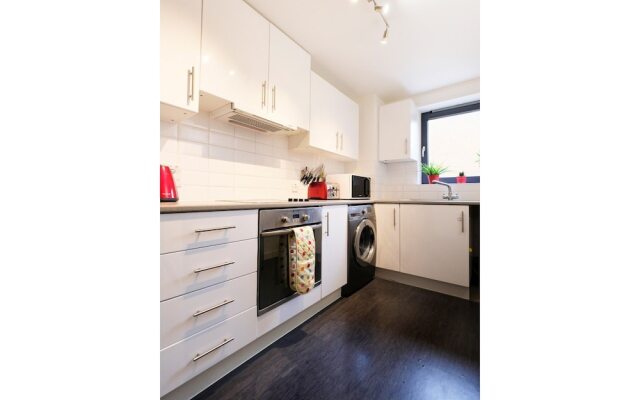 2 Bedroom Flat in Zone 1