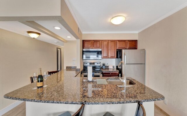 Seaside Luxury Oasis with balcony