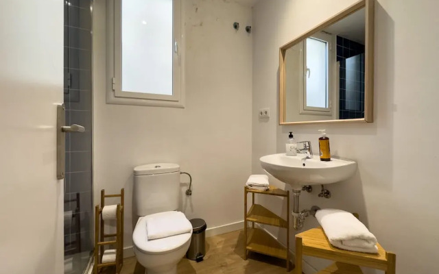 AinB Barcelona Sants Apartments