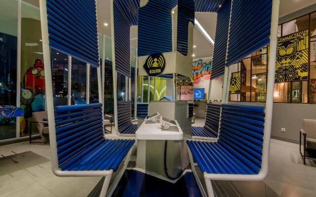 YELLO Hotel Jemursari Surabaya
