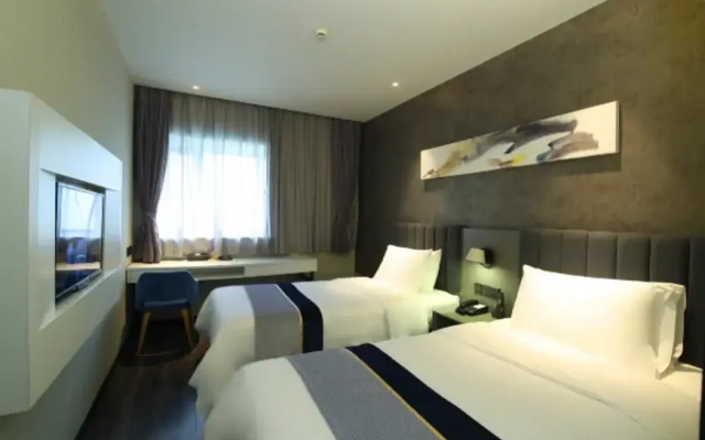 Ease Hotel (Shanghai Stadium Wanping South Road)